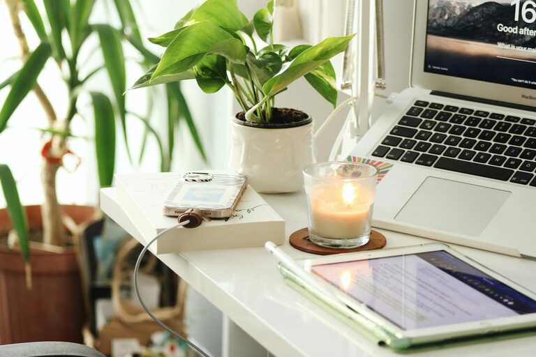How to Create a Cozy and Productive Home Office Environment